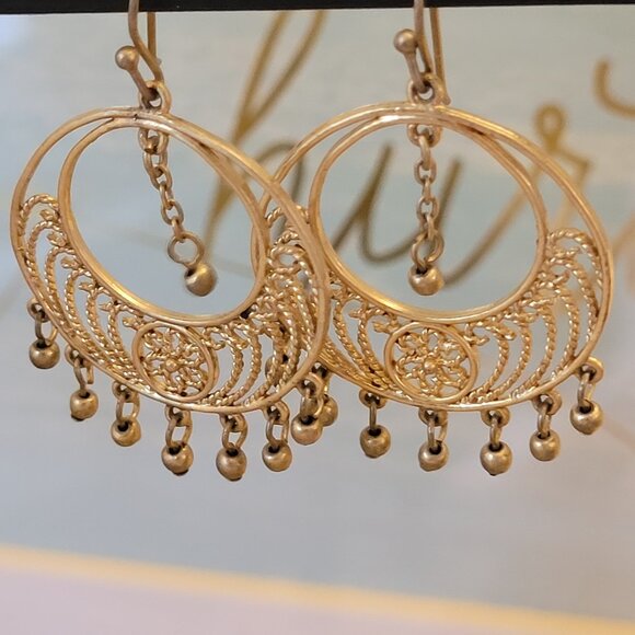 Jewelry - Gold tone earrings